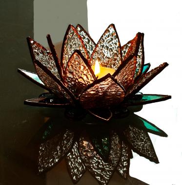 подсвечник стеклянный "цветок лотоса" витраж на вашем столе