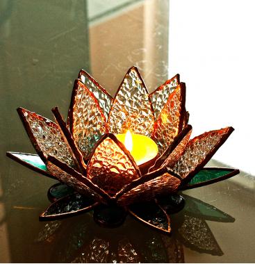 подсвечник стеклянный "цветок лотоса" витраж на вашем столе